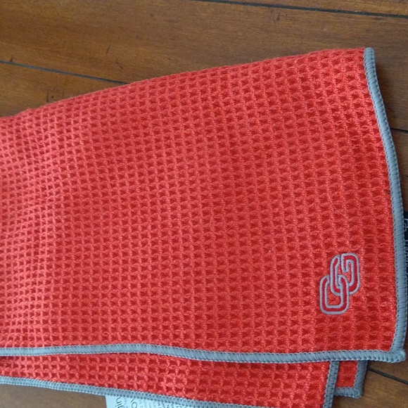 NM Lobos Golf Caddy Towel includes FREE 8"x12" Green side Pocket Towel - Picture 6 of 6